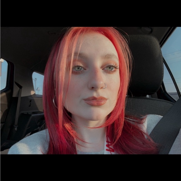 Meet your Posher, Madison - Picture 5 of 6